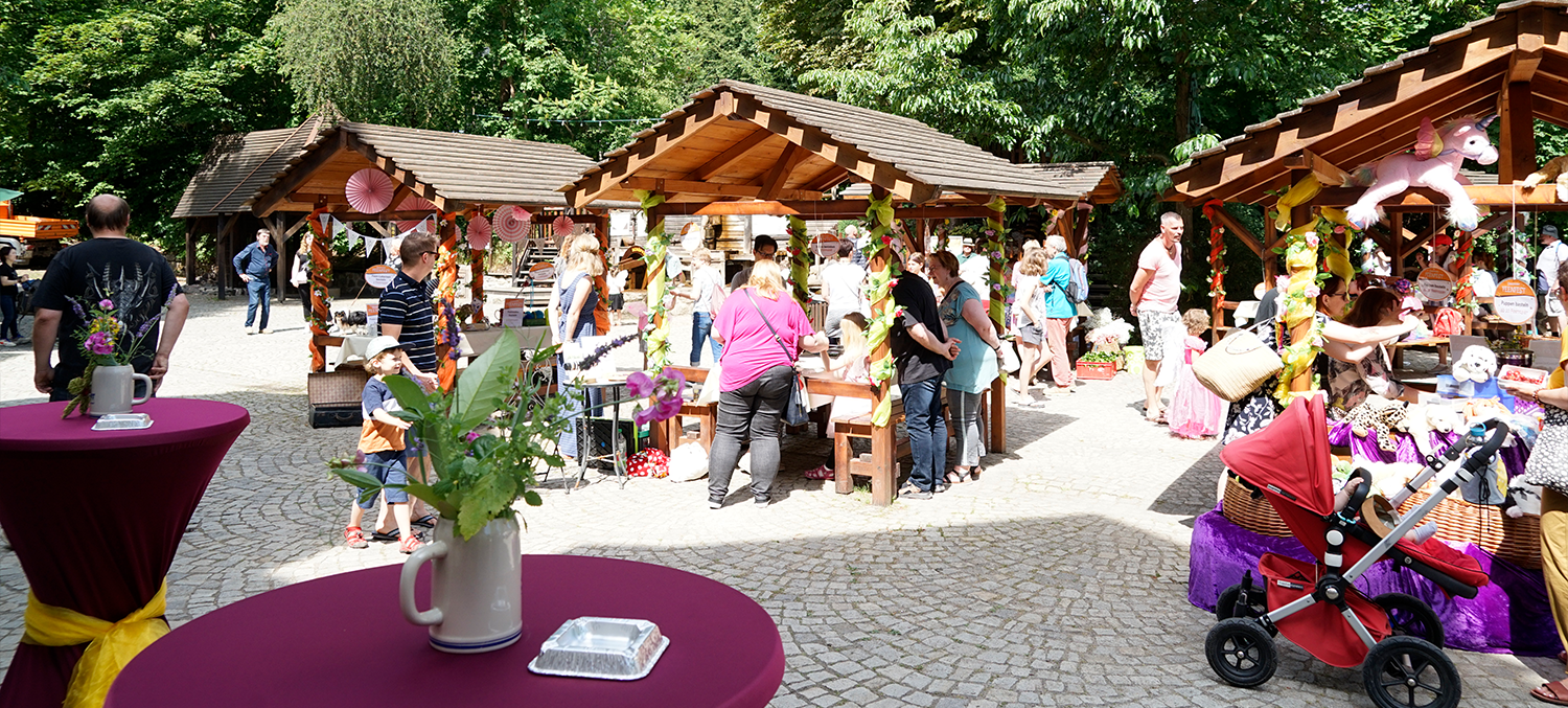 Bastelstände im Innenhof